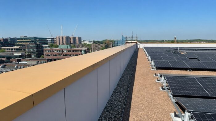 Parapet Wall Coping: The Complete UK Guide to Materials, Types, Installation and Specification 5 Modern backyard flat roof with white parapet wall coping and neat residential setting