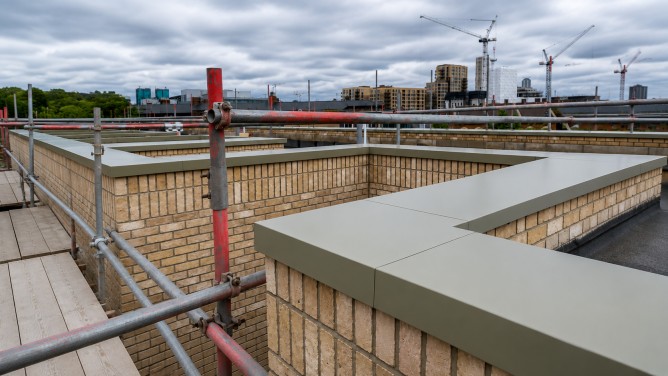 Â Parapet Wall Aluminium Coping: UK Specification Guide 4 parapet wall aluminium coping brick upstand system uk
