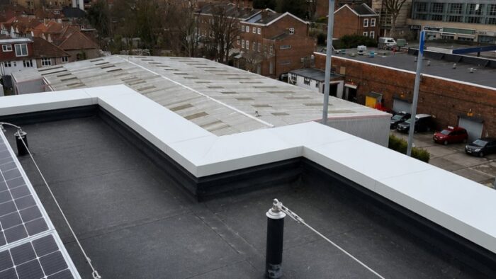 Cheapest Aluminium Coping: 7 Smart Buying Tips 5 Cheapest aluminium coping on a wet flat roof surface with visible parapet edge detail.