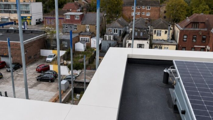 Cheapest Aluminium Coping: 7 Smart Buying Tips 7 Cheapest aluminium coping installed on a modern flat roof edge with clean parapet detailing.