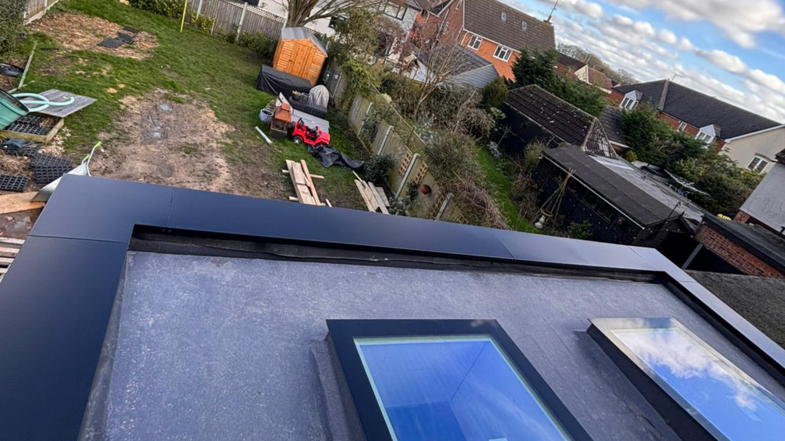 Flat roof detail with premium aluminium coping near me installed on a modern rooftop project.